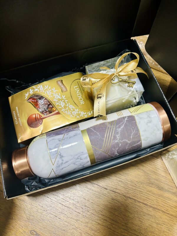 Elegant Settlement Hamper - Image 2
