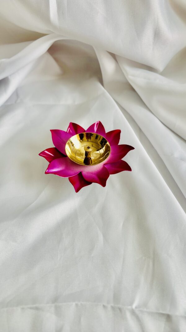 Handcrafted Pink Floral Square Metal Pichwai Tray Set - Image 4