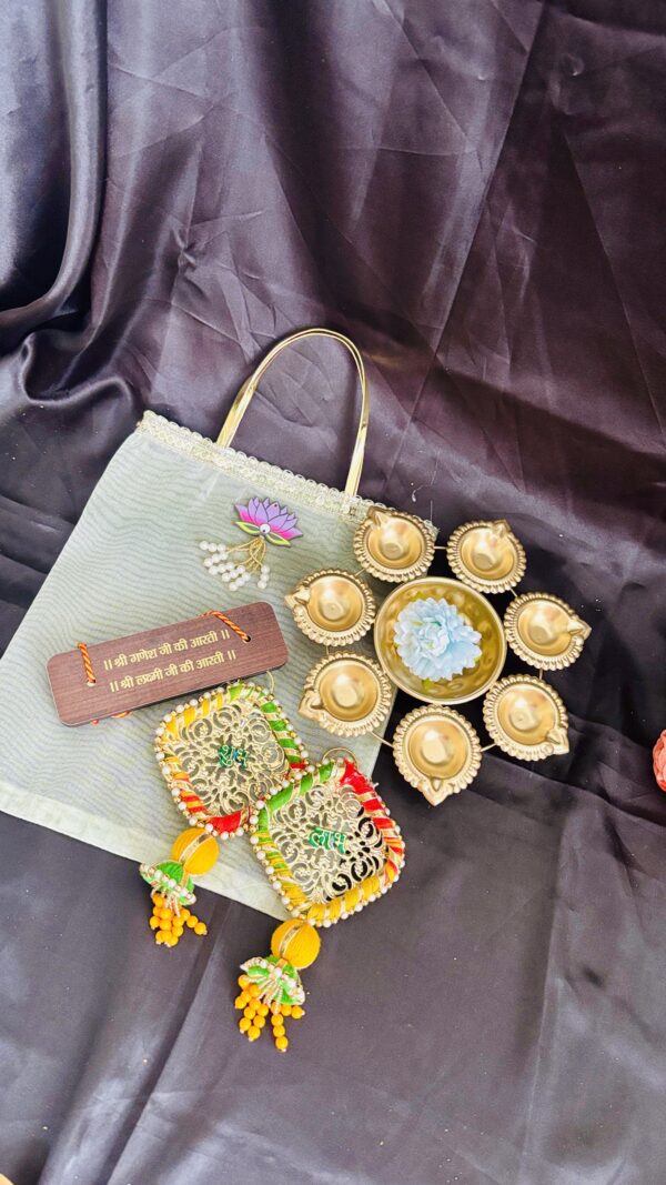 Diya Urli Gift Set with Shubh Labh & Aarti Book